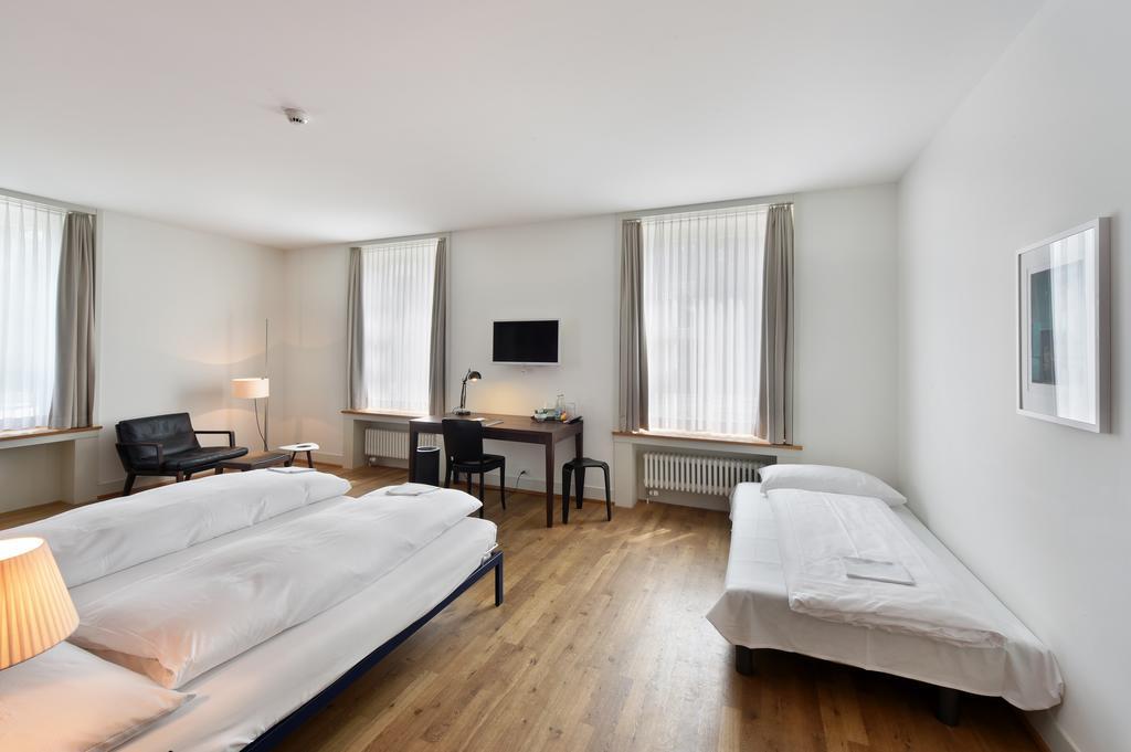Binningen Hotel Im Schlosspark מראה חיצוני תמונה